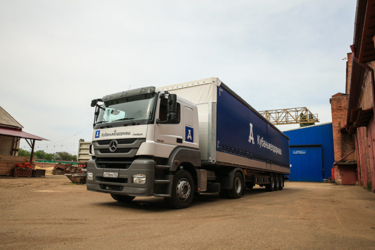 New tilt semitrailer Schmitz