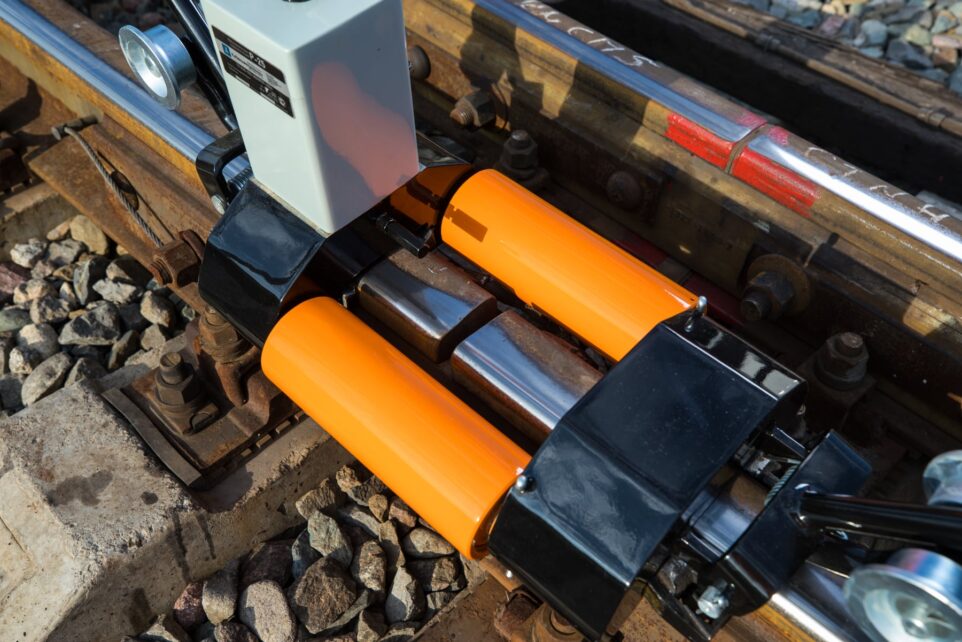 Hydraulic rail stretcher work process