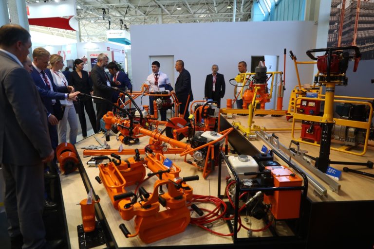 exhibition of modern railway tools