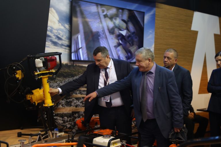 exhibition of modern railway tools