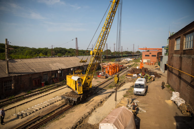 tracks crane