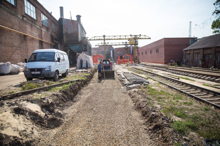 tracks crane