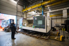 unloading of a metalworking machine for production