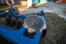 Toothed disc for harrow