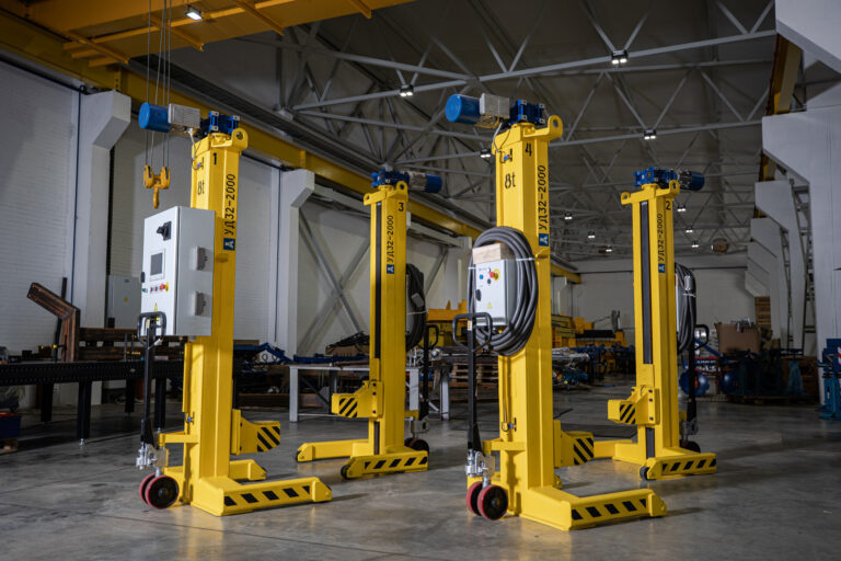 Mobile lightweight lifting columns