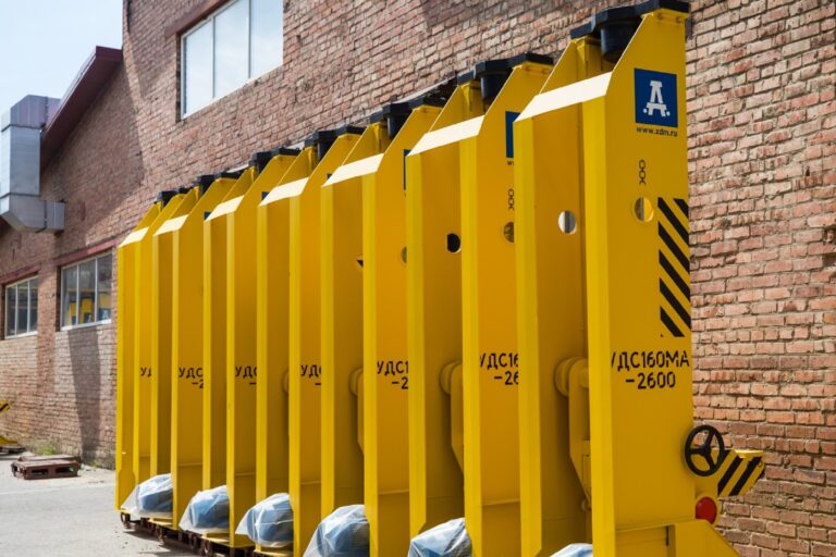 High-quality railway lifting jacks for locomotives and wagons